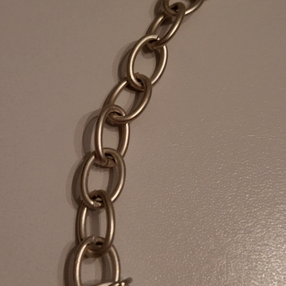 STATEMENT NECKLACE silver toned hammered metal necklace - Picture 3 of 5